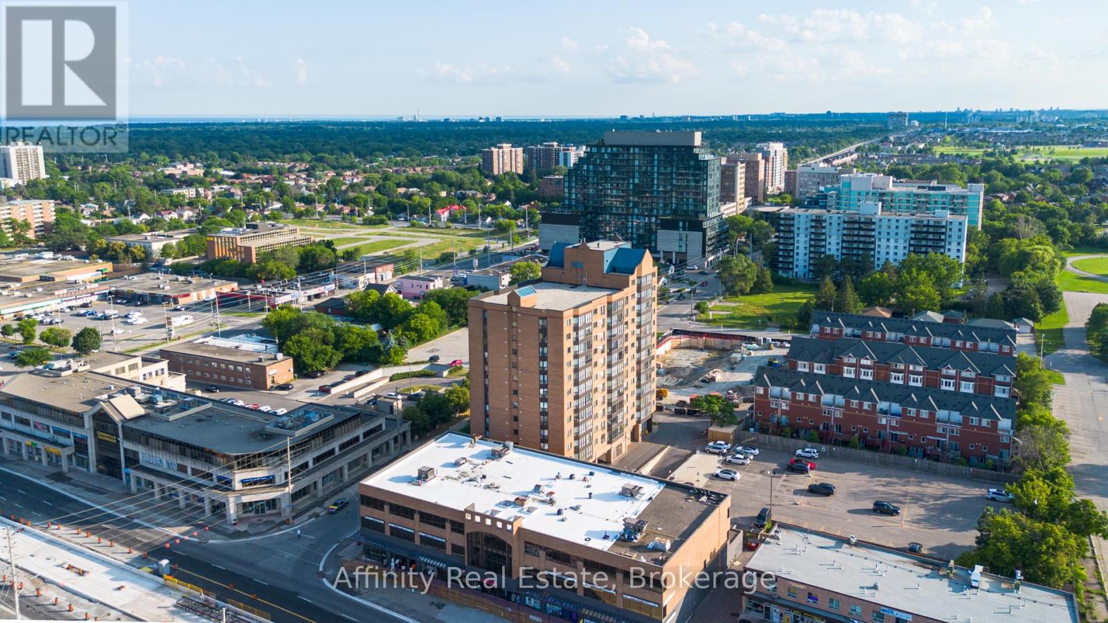 202 - 25 Agnes Street, Mississauga, Ontario  L5B 3X7 - Photo 3 - W13669566