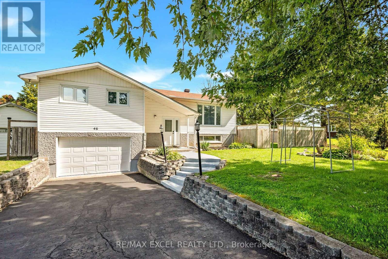 46 QUEEN STREET, North Stormont, Ontario