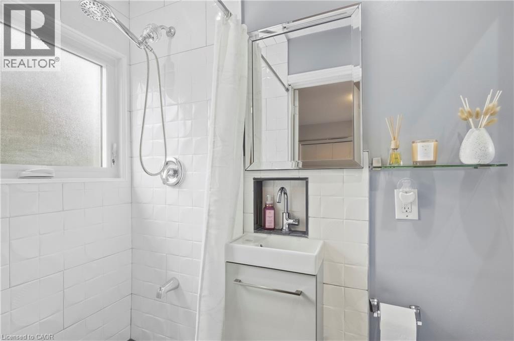 215 West 33rd Street, Hamilton, Ontario  L9C 5J4 - Photo 19 - 40865273