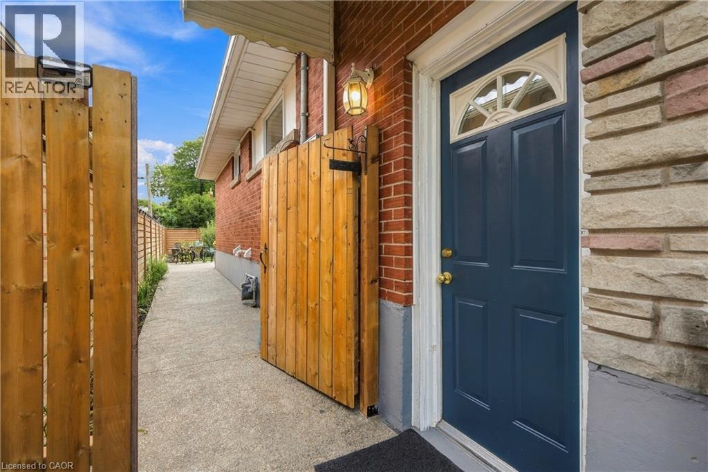 215 West 33rd Street, Hamilton, Ontario  L9C 5J4 - Photo 4 - 40865273