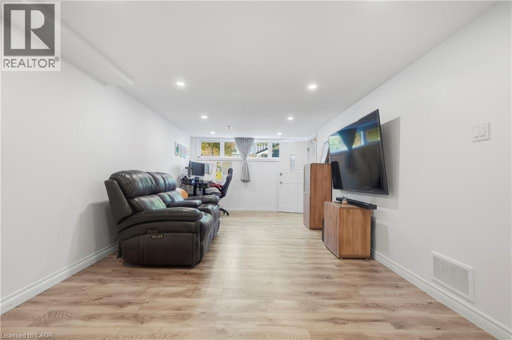 215 West 33rd Street, Hamilton, Ontario  L9C 5J4 - Photo 33 - 40865273