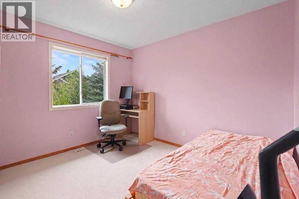 142 Somerset Park SW, Calgary, Alberta  T2Y 3H5 - Photo 18 - A2342481