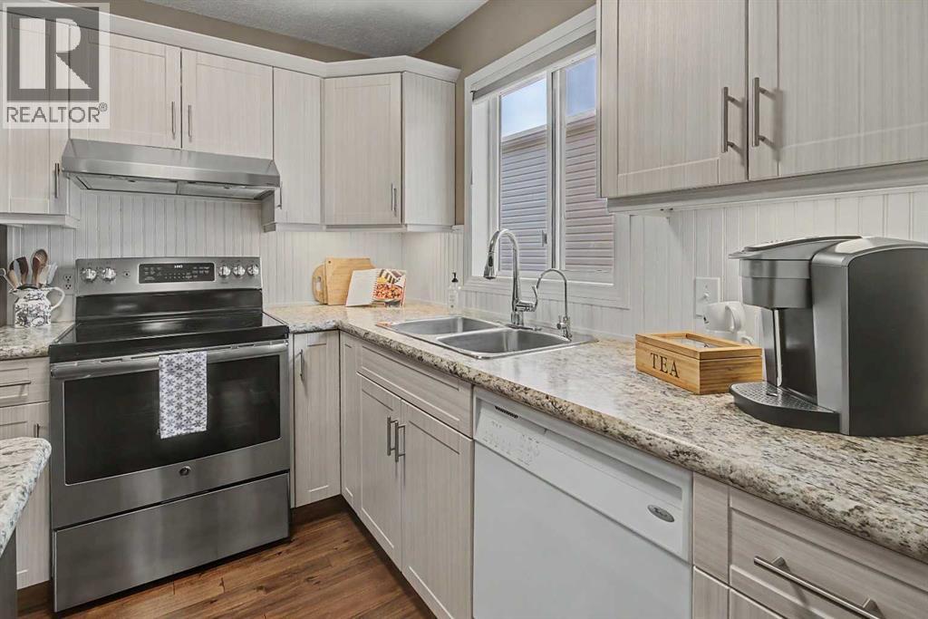 138 Hawkstone Manor NW photo 5