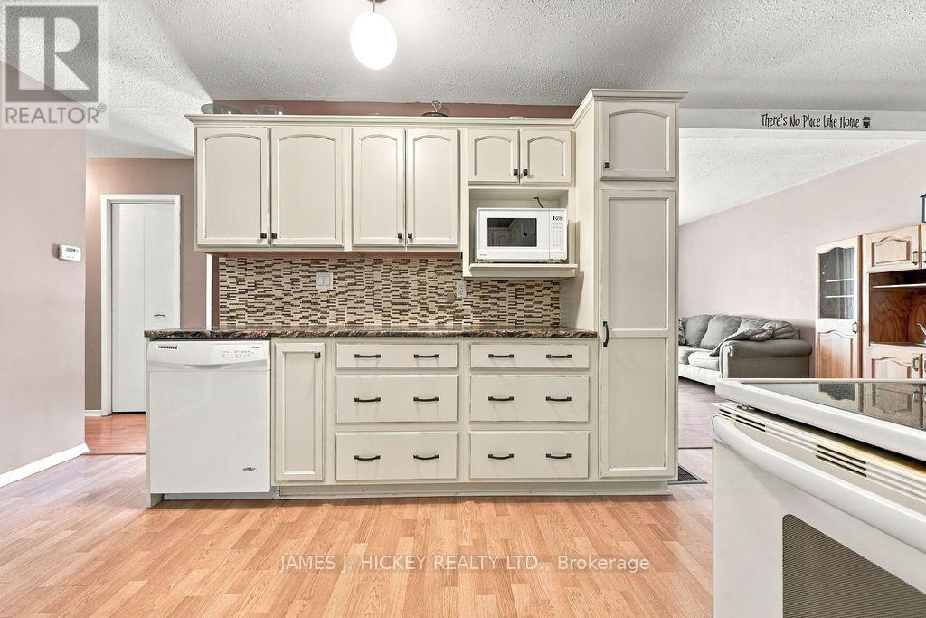 39 Ottawa Street, Laurentian Hills, Ontario  K0J 1J0 - Photo 4 - X13502968