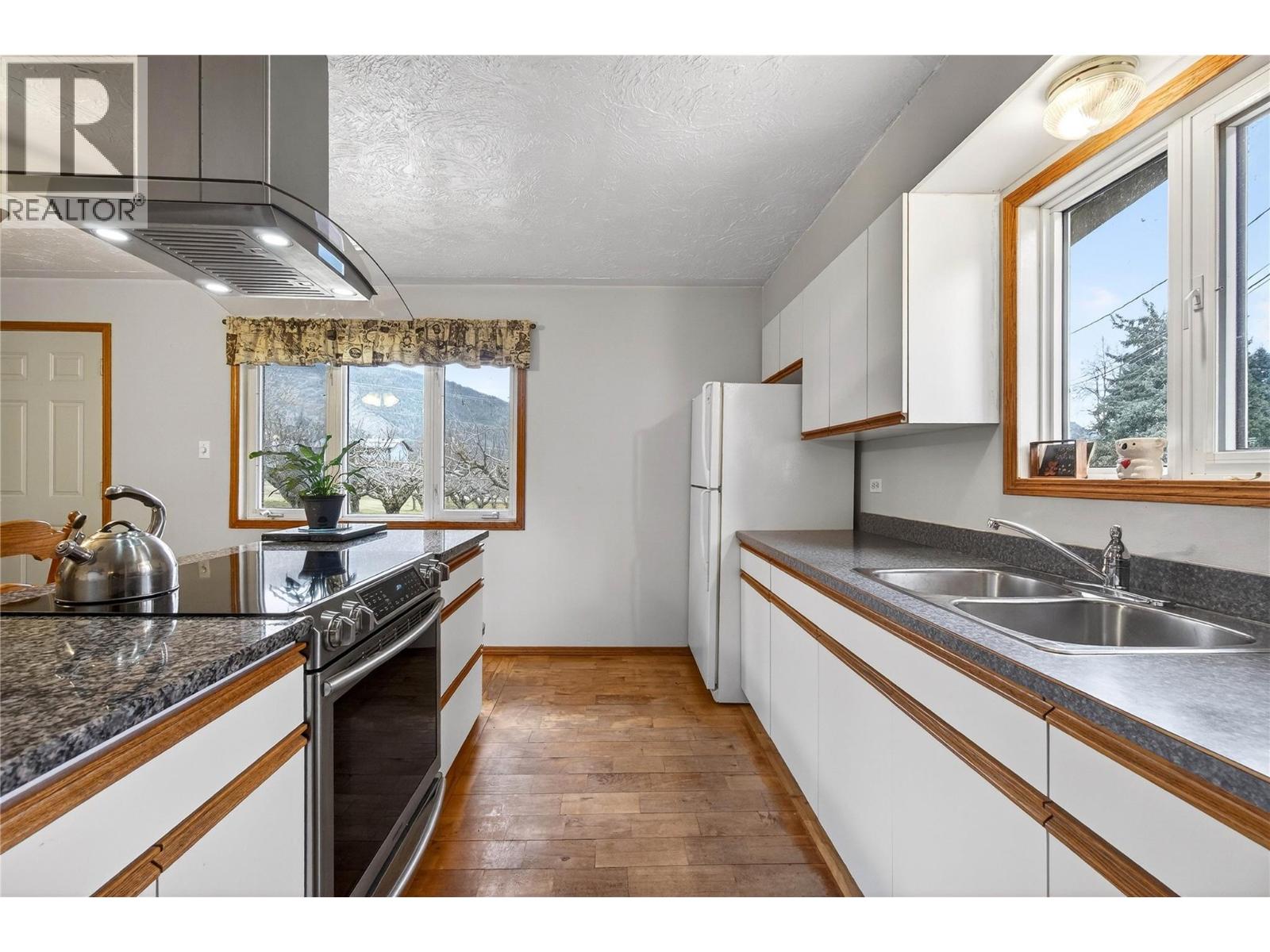 4640 70 Avenue NE, Salmon Arm, British Columbia  V0E 1K0 - Photo 11 - 10378900