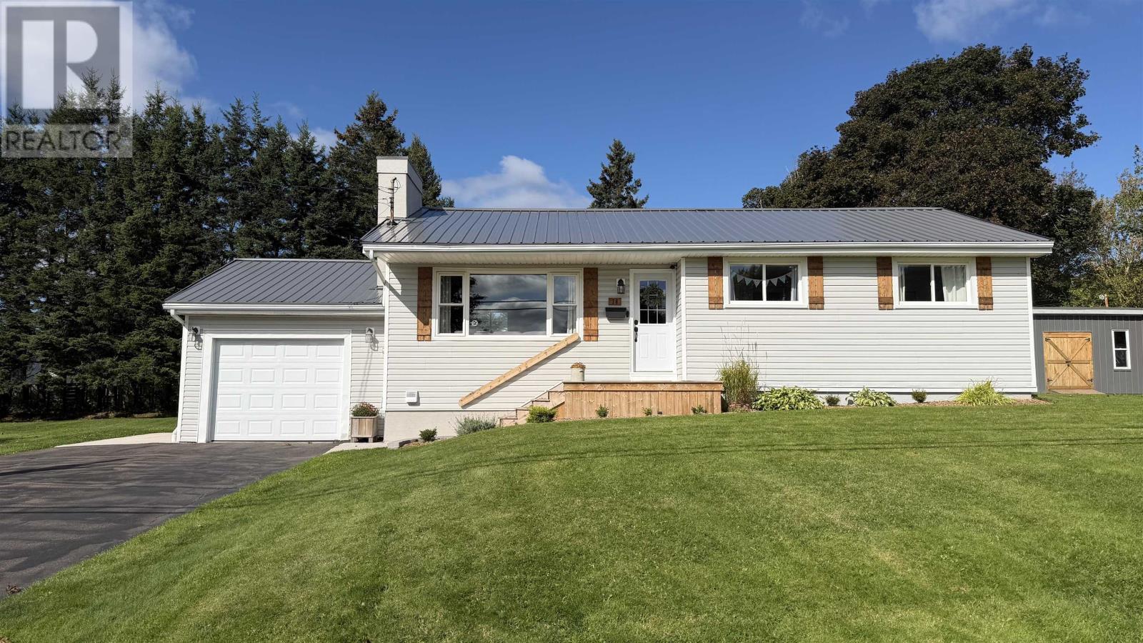 26 Macdougall Drive, Summerside, Prince Edward Island  C1N 5E5 - Photo 1 - 202623971