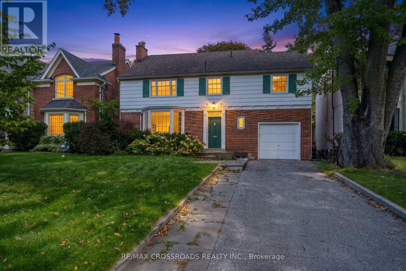 19 Strathgowan Crescent, Toronto, Ontario  M4N 2Z6 - Photo 1 - C13811232