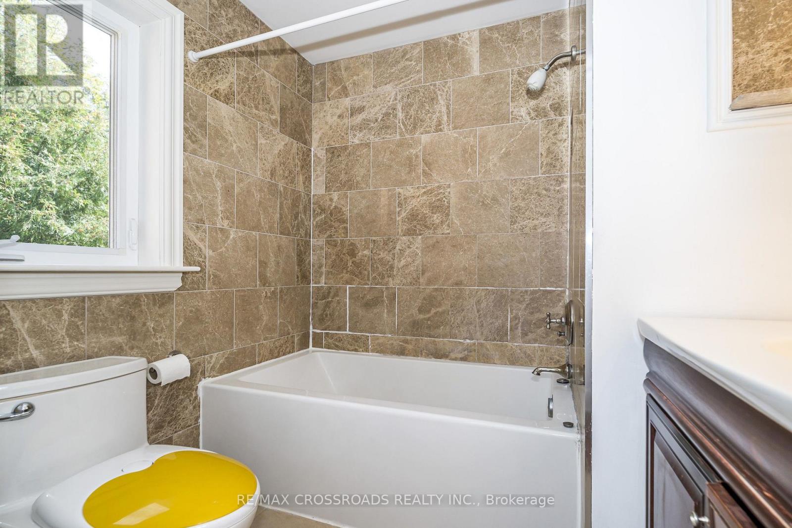 19 Strathgowan Crescent, Toronto, Ontario  M4N 2Z6 - Photo 15 - C13811232