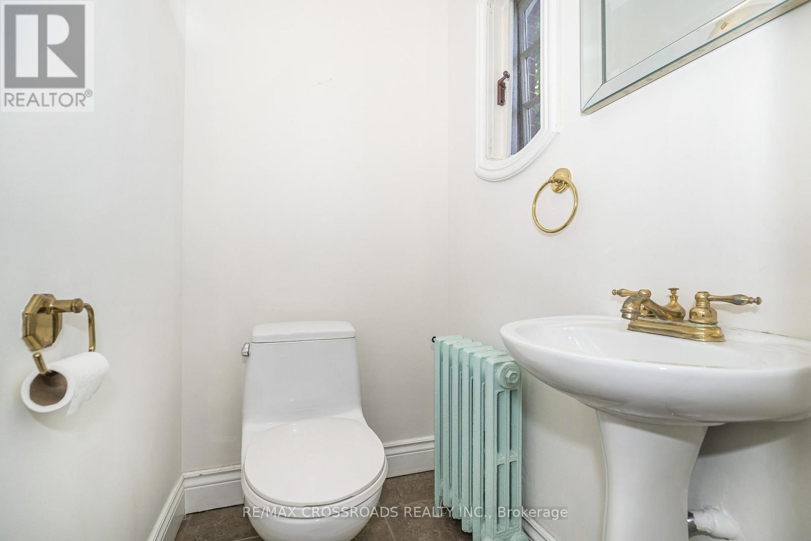 19 Strathgowan Crescent, Toronto, Ontario  M4N 2Z6 - Photo 3 - C13811232