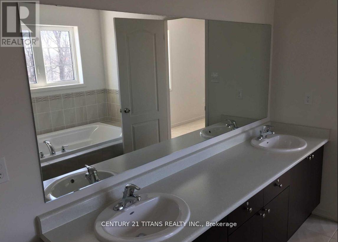 241 South Ocean Drive, Oshawa, Ontario L1L 0K4 - Photo 7 - E13811156