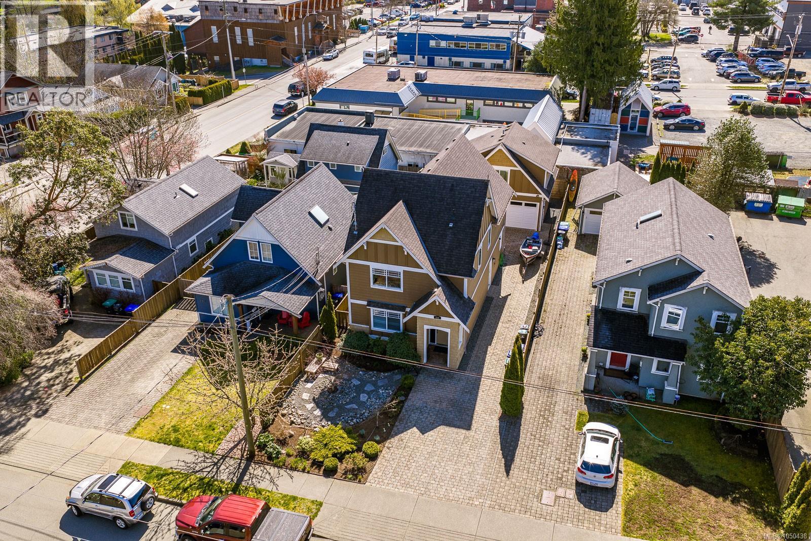 232 2nd St, Courtenay, British Columbia  V9N 1B7 - Photo 3 - 1050438