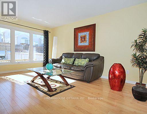 322 Statewood Drive, Ottawa, Ontario  K2K 0A9 - Photo 4 - X13811122