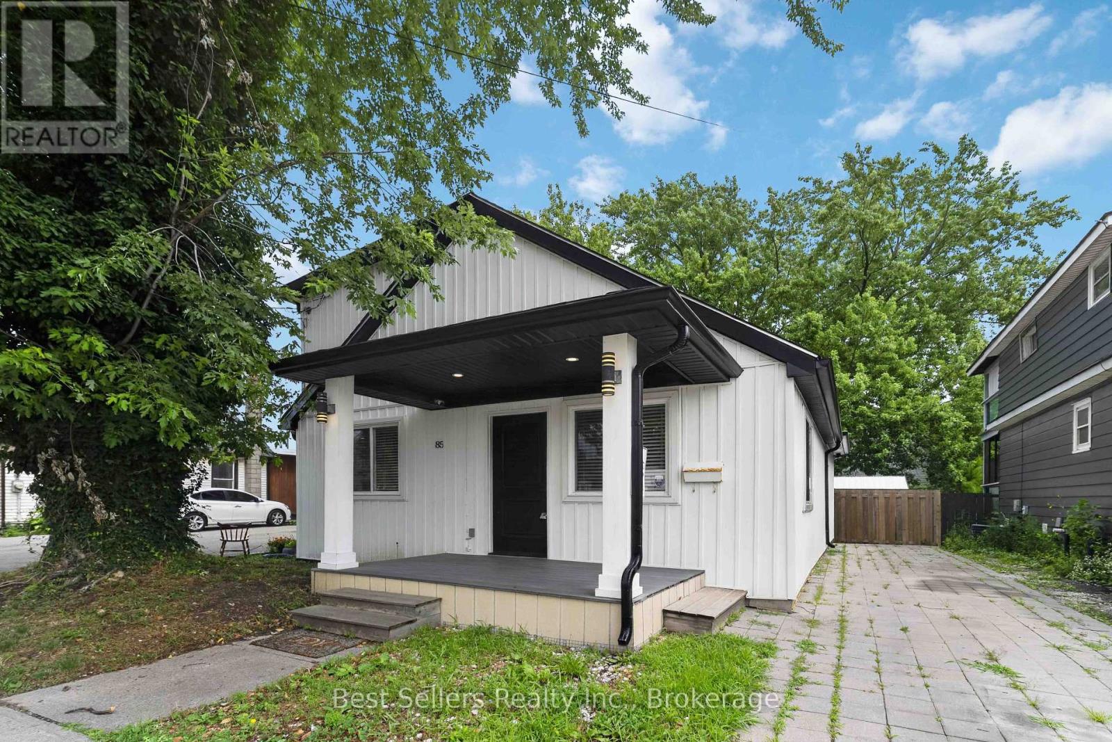 85 Pelham Road, St. Catharines (Western Hill), Ontario  L2S 1S3 - Photo 2 - X13811174