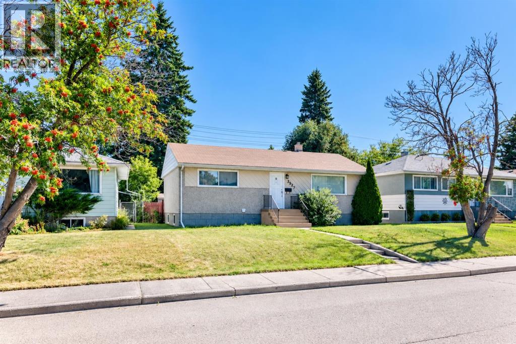 3927 40A Avenue photo 1
