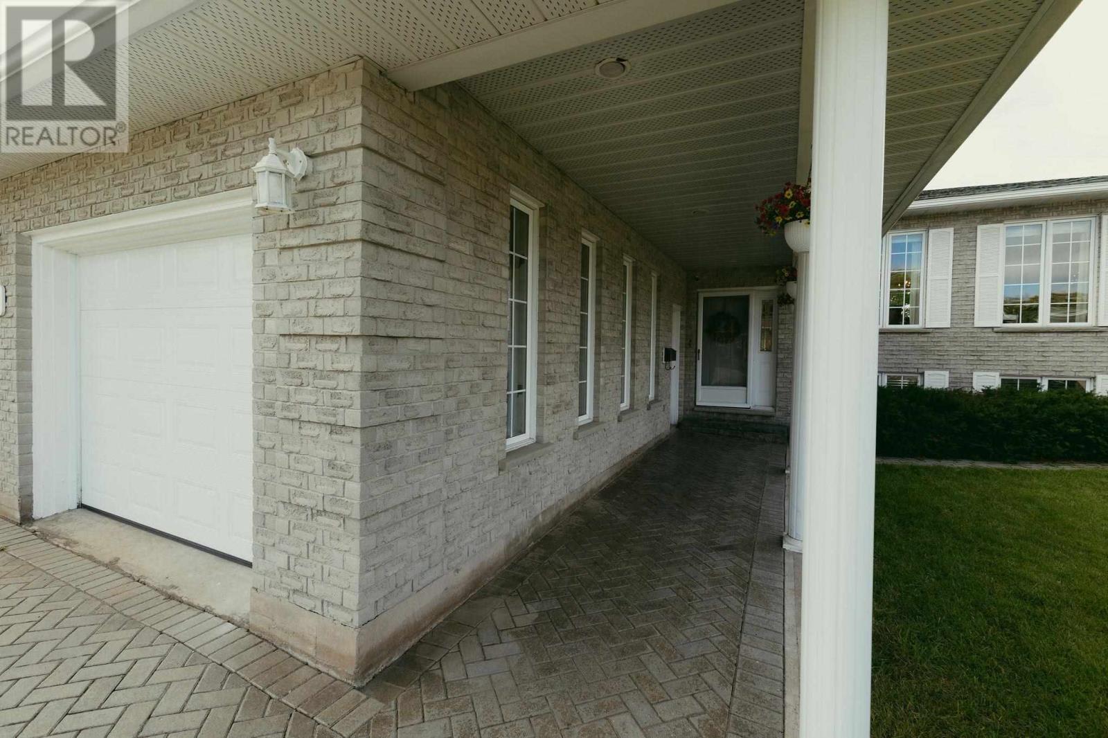 78 Grandmont Cres, Sault Ste. Marie, Ontario P6B 3V9 - Photo 3 - SM262622