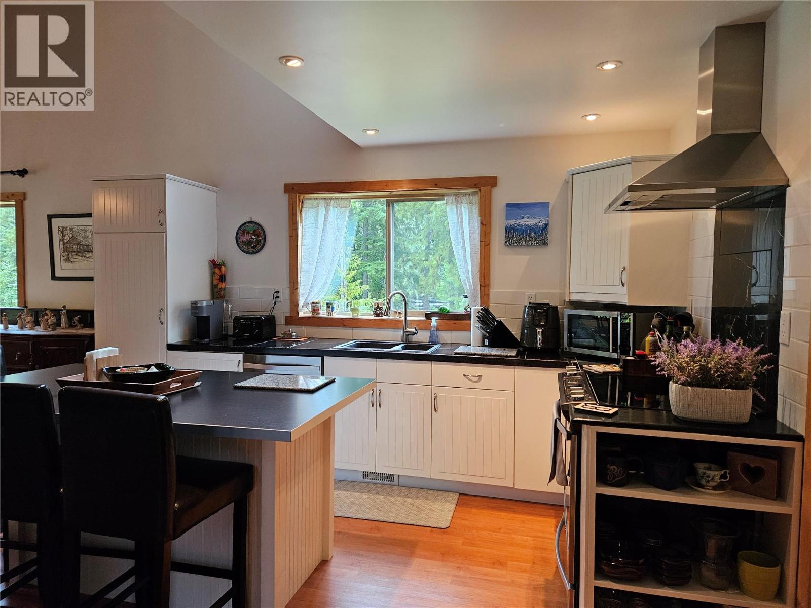 153 Wildwood Road, Summit Lake, British Columbia  V0G 1R1 - Photo 4 - 10357178