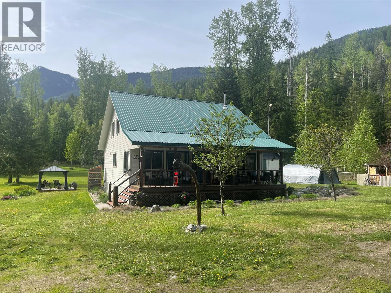 153 Wildwood Road, Summit Lake, British Columbia  V0G 1R1 - Photo 2 - 10357178