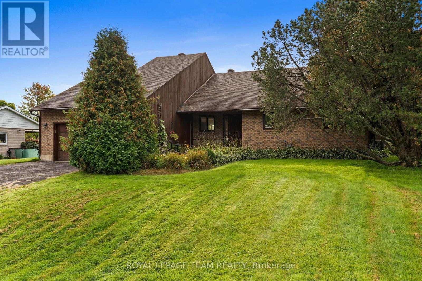 6591 Marina Drive, Ottawa, Ontario  K4M 1B3 - Photo 2 - X13811302