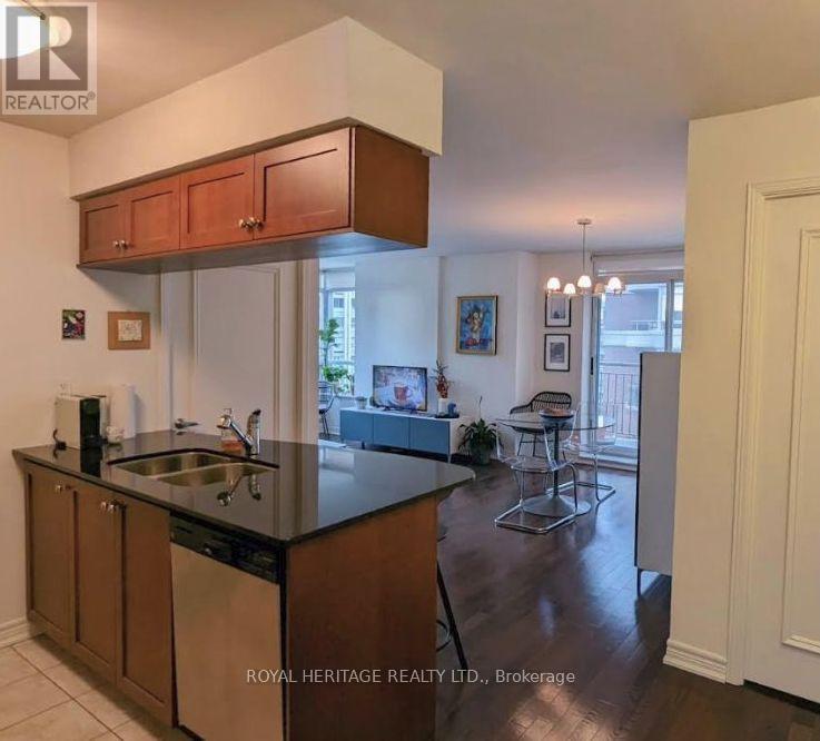 60 St Clair Avenue W, Toronto, Ontario M4V 1M1 - Photo 4 - C13811322