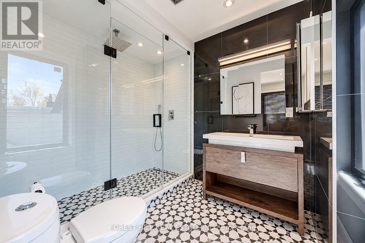 245 Ashdale Avenue, Toronto (Greenwood-Coxwell), Ontario  M4L 2Y8 - Photo 3 - E13811266