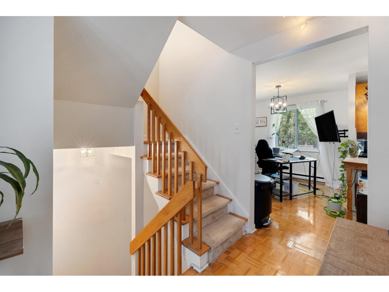 15 Av. Raynor Pointe-Claire Quebec Canada H9S5H7 4