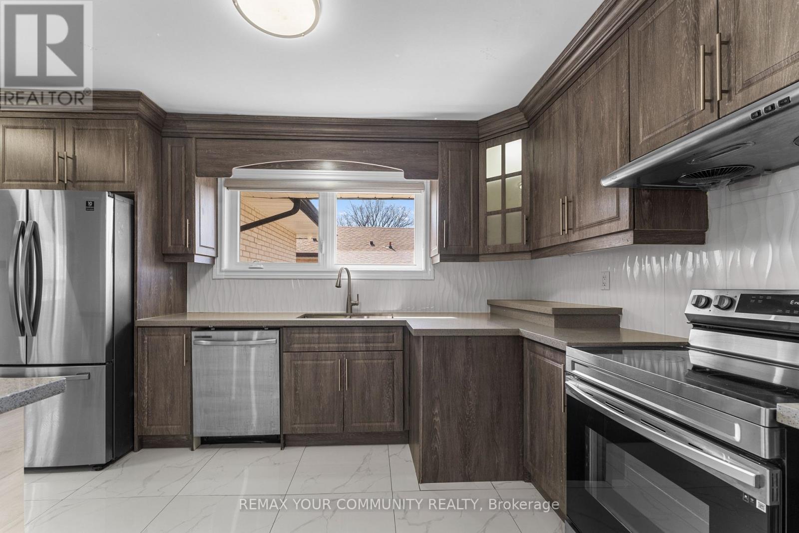 54 Saratoga Drive, Toronto, Ontario  M1P 4J1 - Photo 7 - E13128446