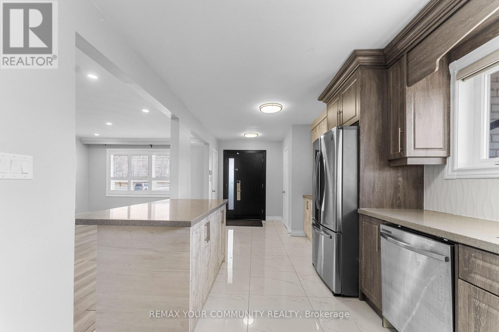 54 Saratoga Drive, Toronto, Ontario  M1P 4J1 - Photo 3 - E13128446