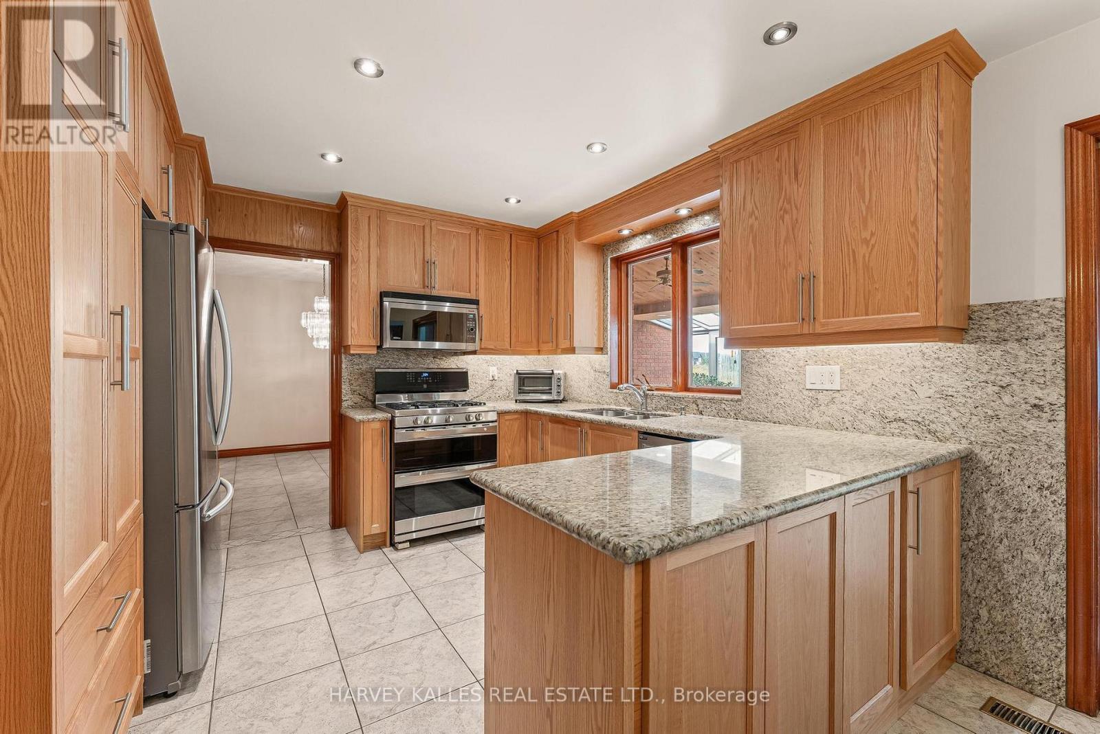 113 Bond Crescent, Richmond Hill, Ontario  L4E 3K9 - Photo 5 - N13811340