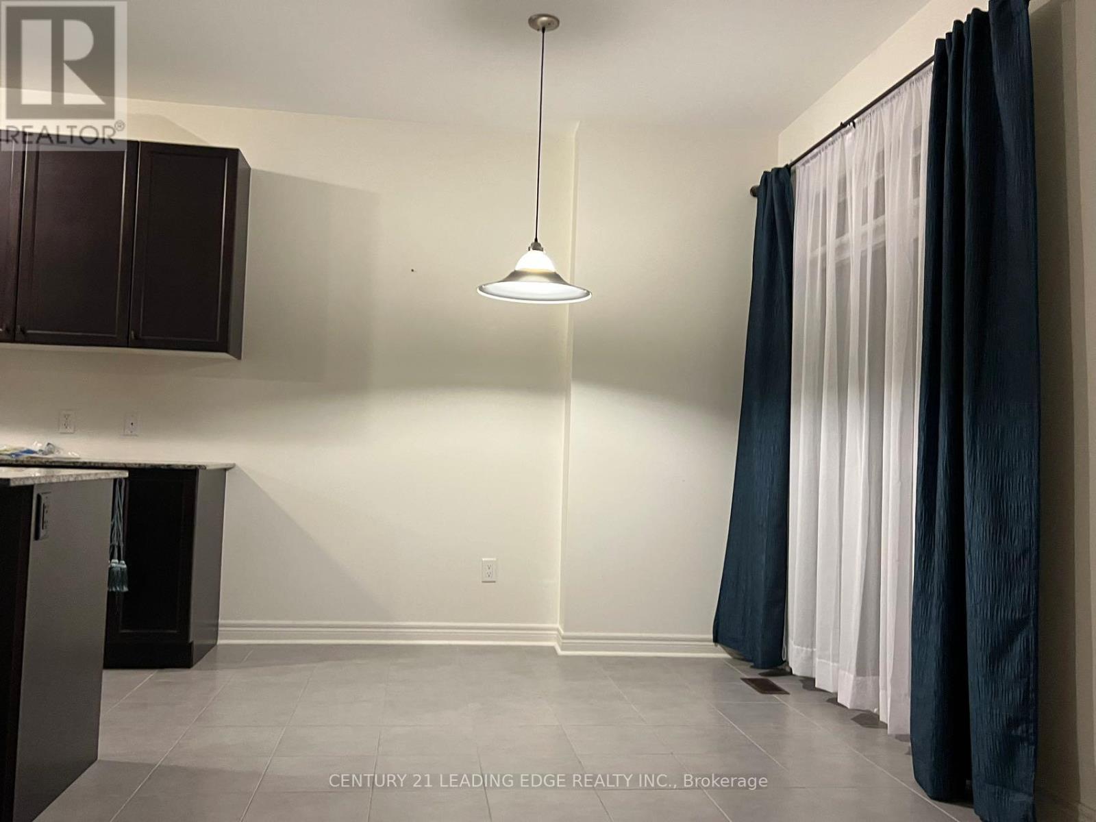 11 Radial Drive, Aurora, Ontario  L4G 0Z8 - Photo 6 - N13811404
