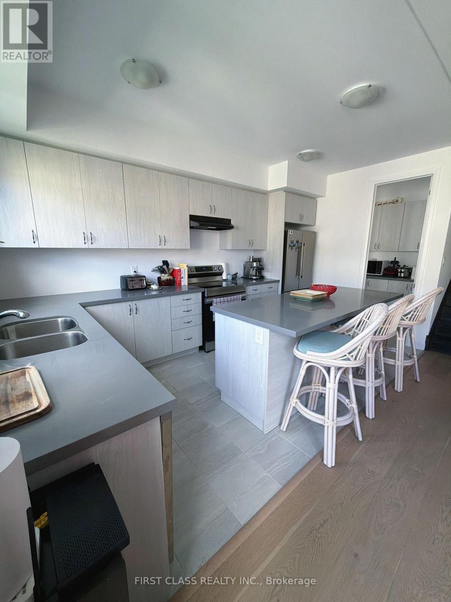 24 Barnyard Trail, Barrie, Ontario  L9J 0T3 - Photo 1 - S13811420