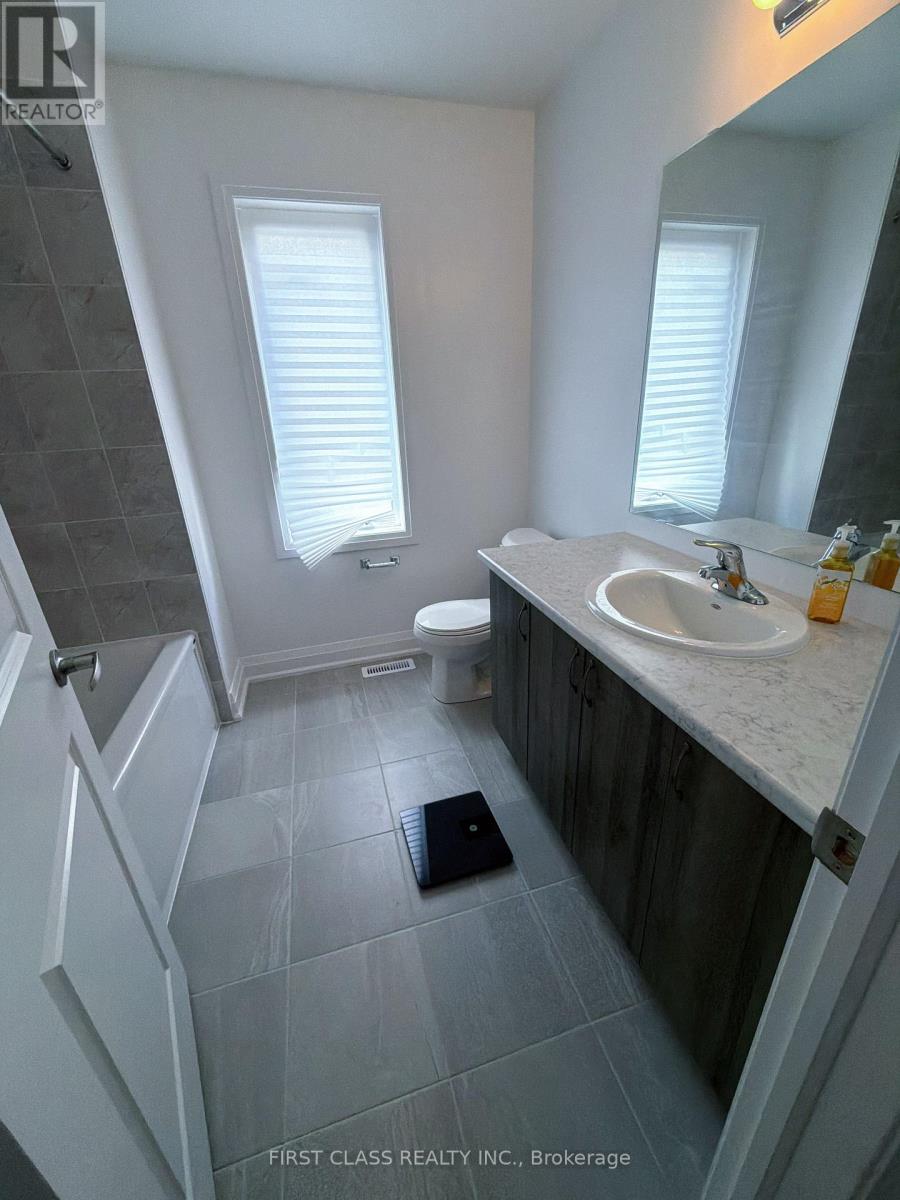 24 Barnyard Trail, Barrie, Ontario  L9J 0T3 - Photo 15 - S13811420