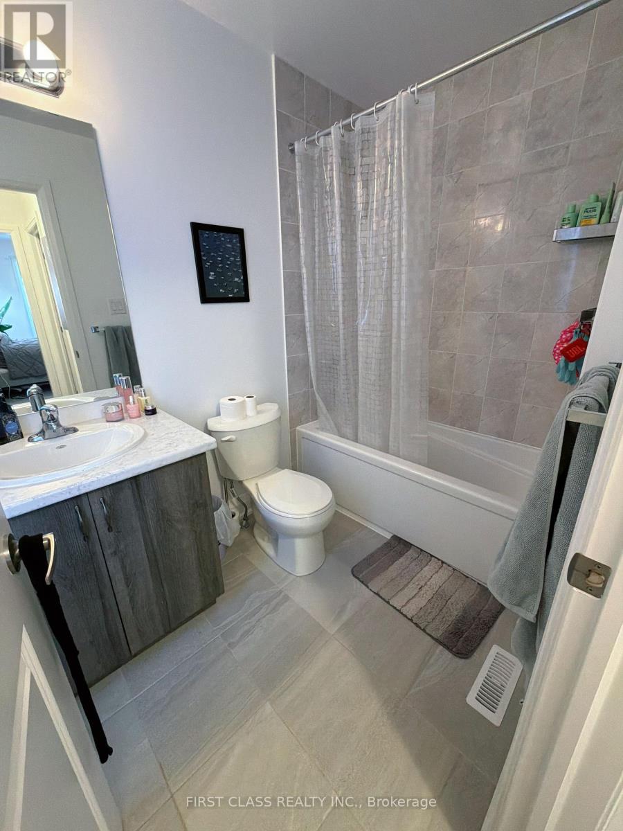 24 Barnyard Trail, Barrie, Ontario  L9J 0T3 - Photo 20 - S13811420