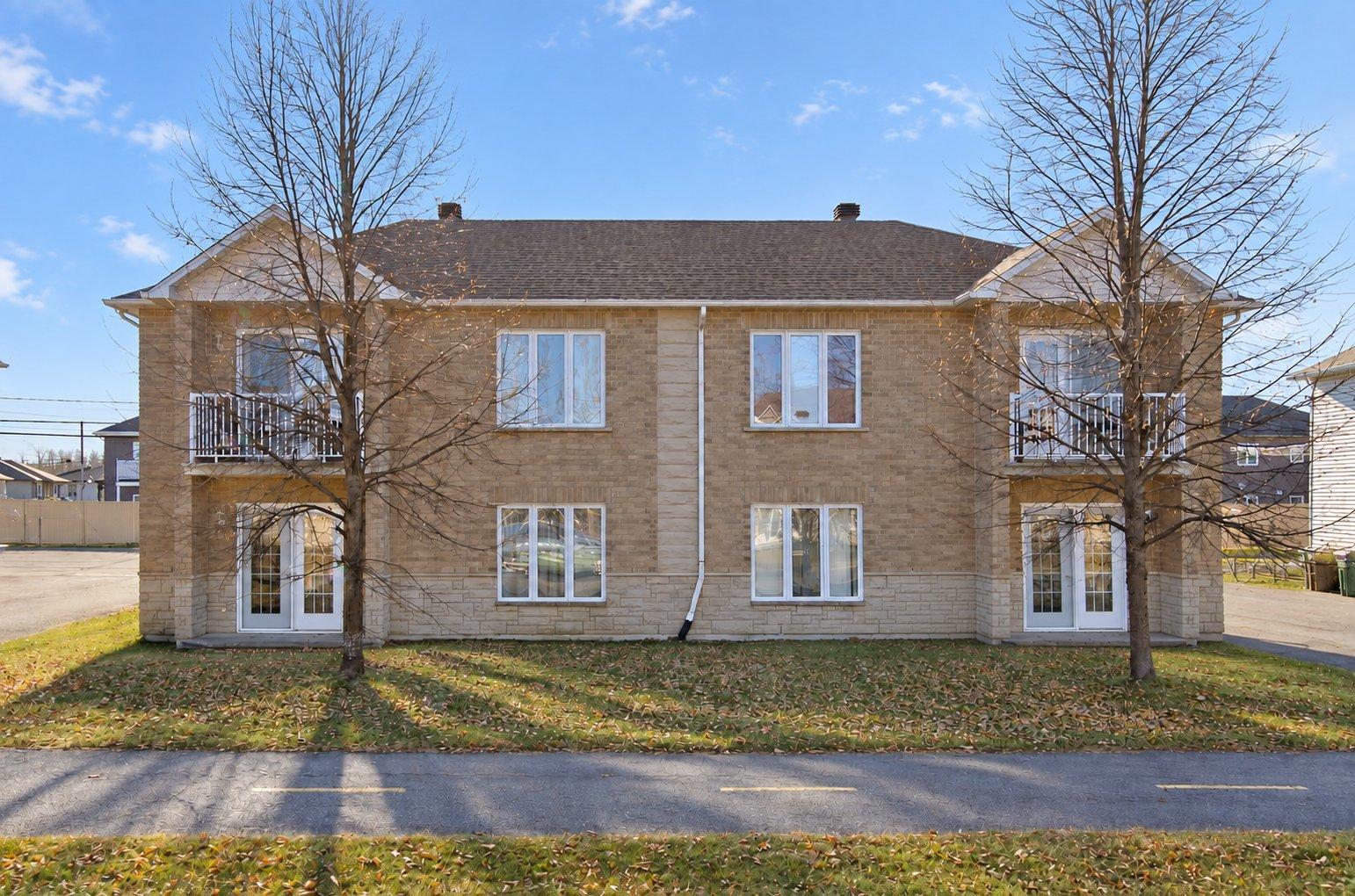 2705-2711 Rue de la Commune Drummondville Quebec Canada J2B0M3 1