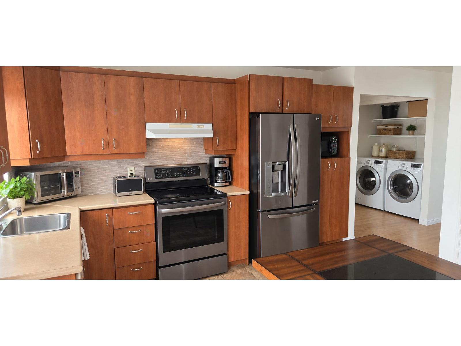 2705-2711 Rue de la Commune Drummondville Quebec Canada J2B0M3 4