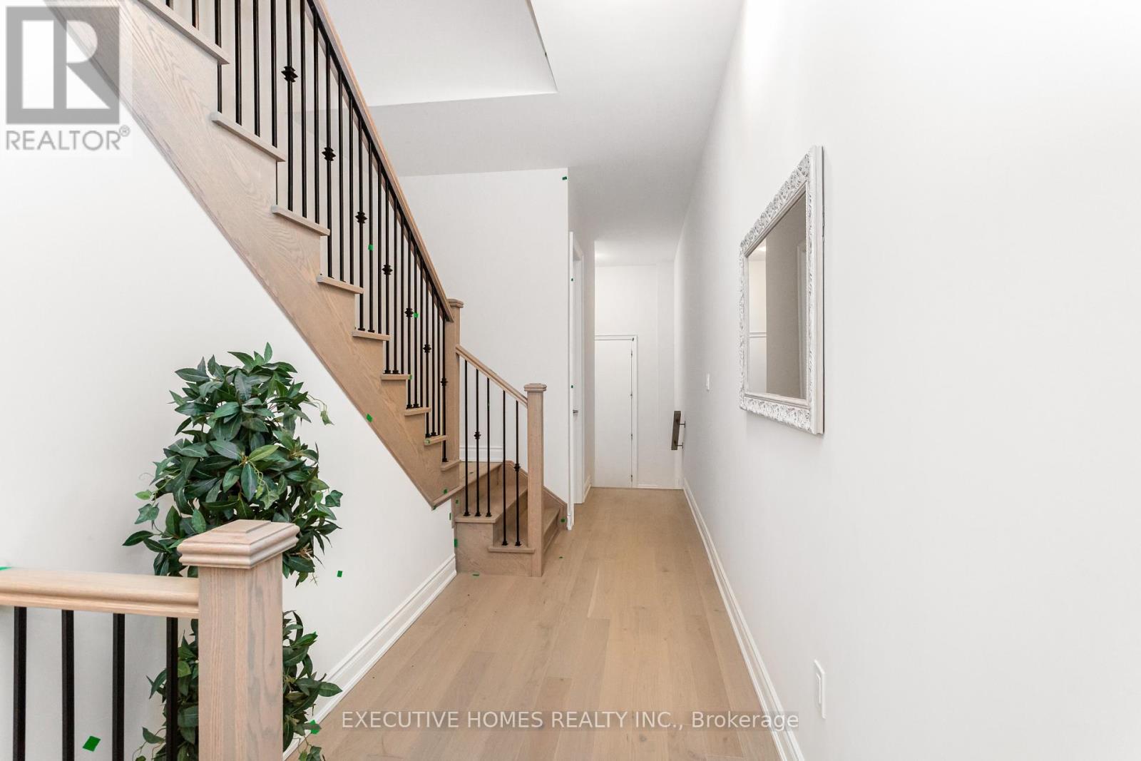 1371 Peony Path, Oakville, Ontario  L6H 7Z8 - Photo 4 - W13811338