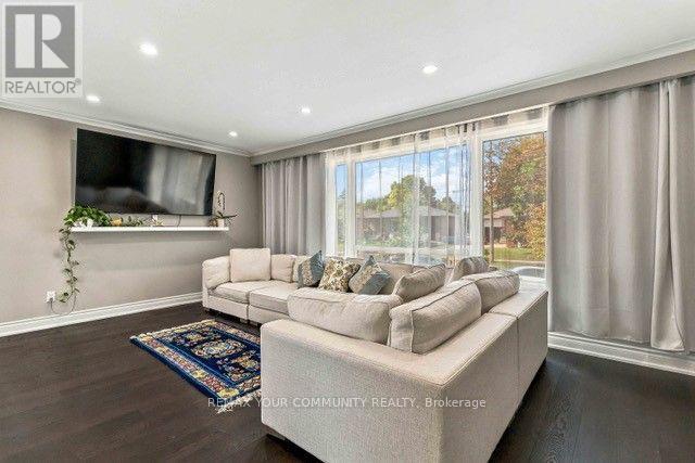 2 Munhall Road, Toronto, Ontario  M9P 1P9 - Photo 10 - W13811438