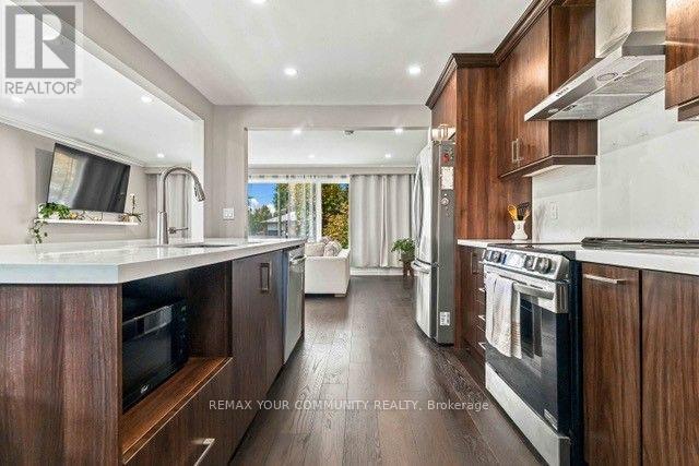 2 Munhall Road, Toronto, Ontario  M9P 1P9 - Photo 18 - W13811438