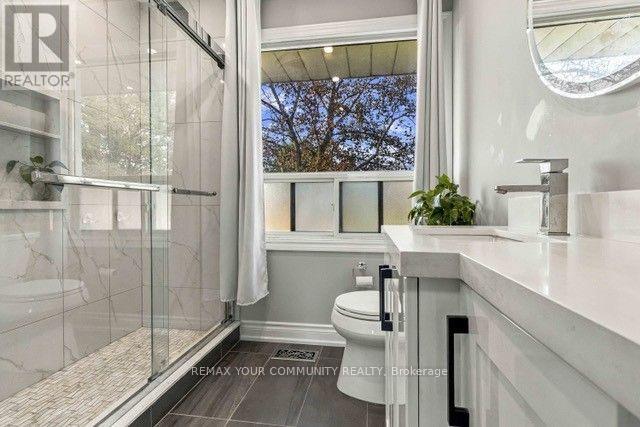 2 Munhall Road, Toronto, Ontario  M9P 1P9 - Photo 23 - W13811438
