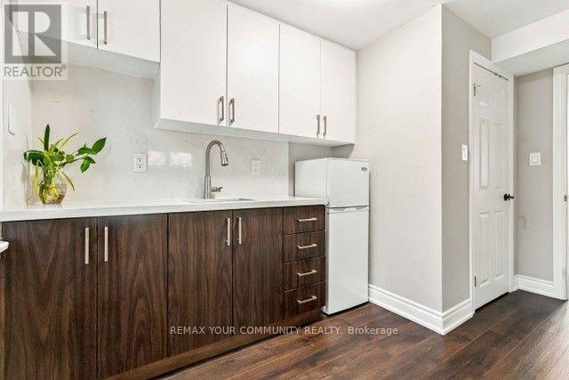 2 Munhall Road, Toronto, Ontario  M9P 1P9 - Photo 31 - W13811438