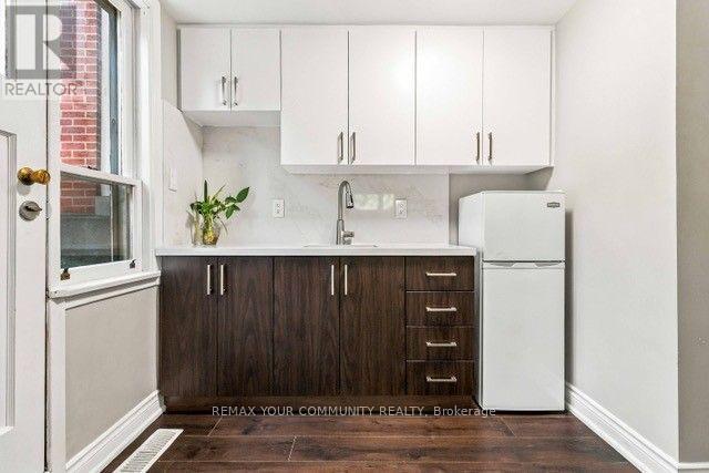 2 Munhall Road, Toronto, Ontario  M9P 1P9 - Photo 32 - W13811438