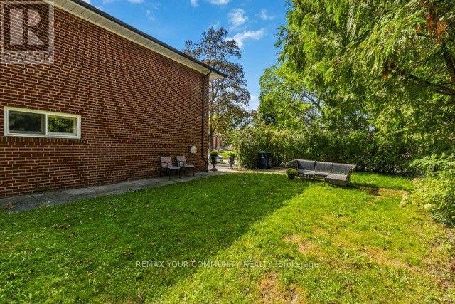 2 Munhall Road, Toronto, Ontario  M9P 1P9 - Photo 39 - W13811438