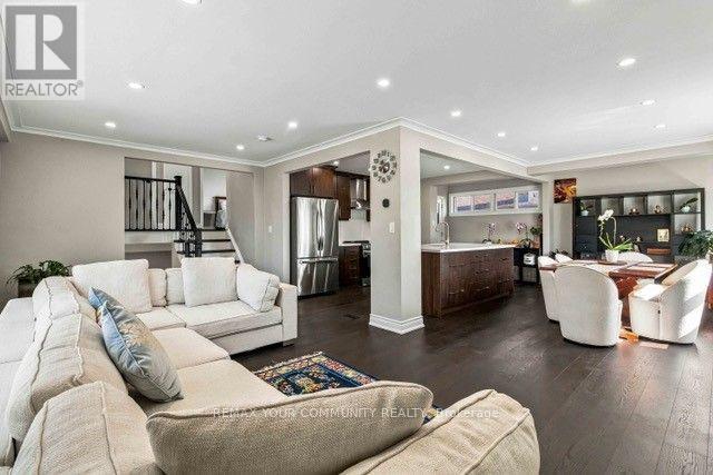 2 Munhall Road, Toronto, Ontario  M9P 1P9 - Photo 7 - W13811438