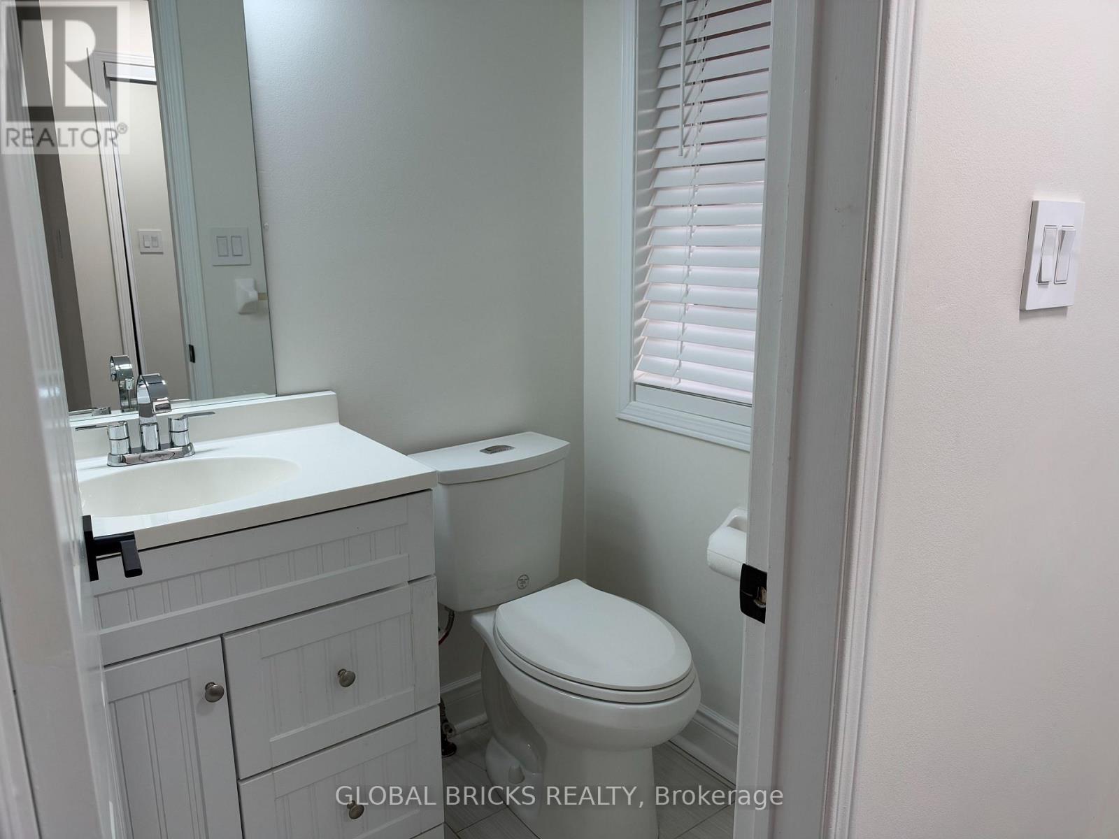 1049 Kennedy Circle, Milton (Be Beaty), Ontario  L9T 5S5 - Photo 3 - W13811452