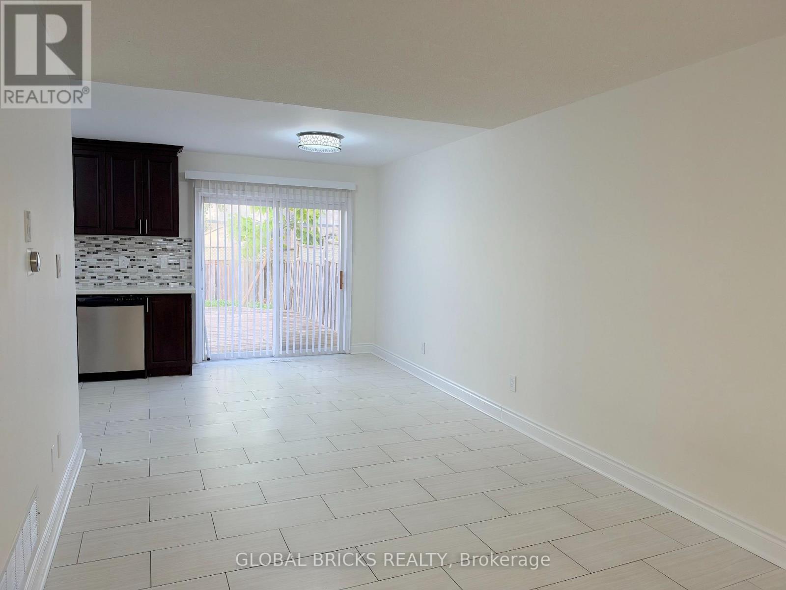 1049 Kennedy Circle, Milton (Be Beaty), Ontario  L9T 5S5 - Photo 5 - W13811452