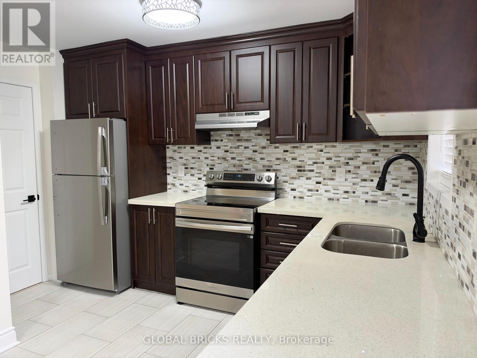 1049 Kennedy Circle, Milton (Be Beaty), Ontario  L9T 5S5 - Photo 7 - W13811452