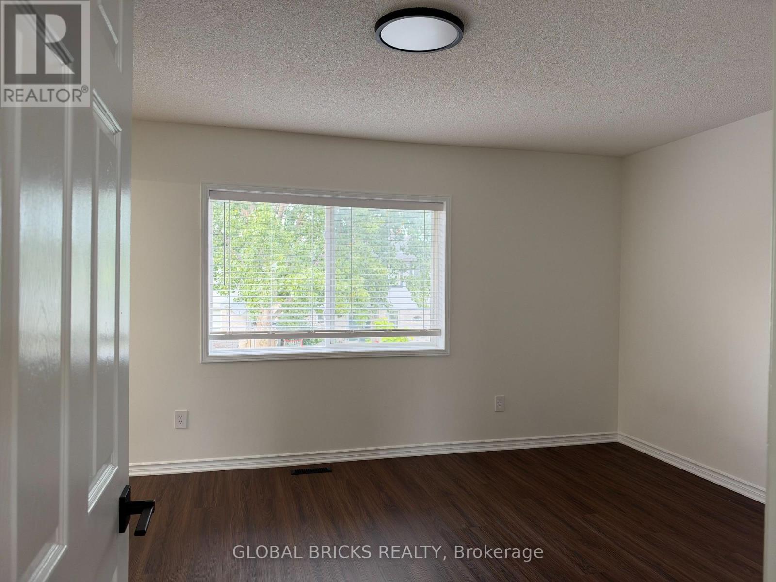 1049 Kennedy Circle, Milton (Be Beaty), Ontario  L9T 5S5 - Photo 9 - W13811452