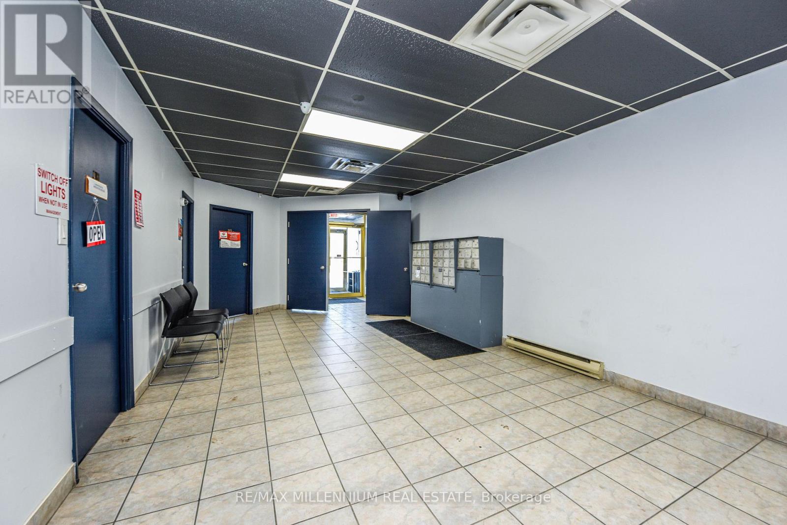 102 - 1300 Steeles Avenue E, Brampton, Ontario  L6T 1A2 - Photo 2 - W13811498