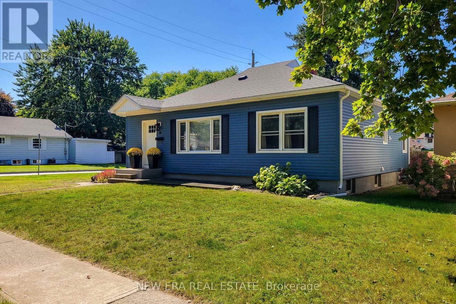 19 Thorndale Avenue, St. Catharines, Ontario  L2R 6A6 - Photo 3 - X13811446