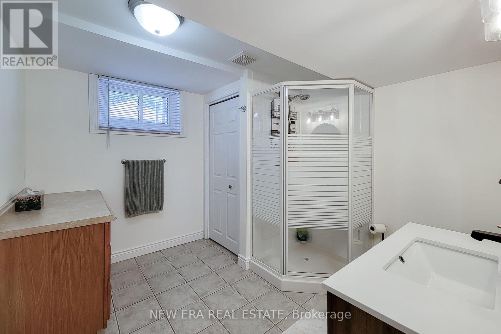 19 Thorndale Avenue, St. Catharines, Ontario  L2R 6A6 - Photo 39 - X13811446