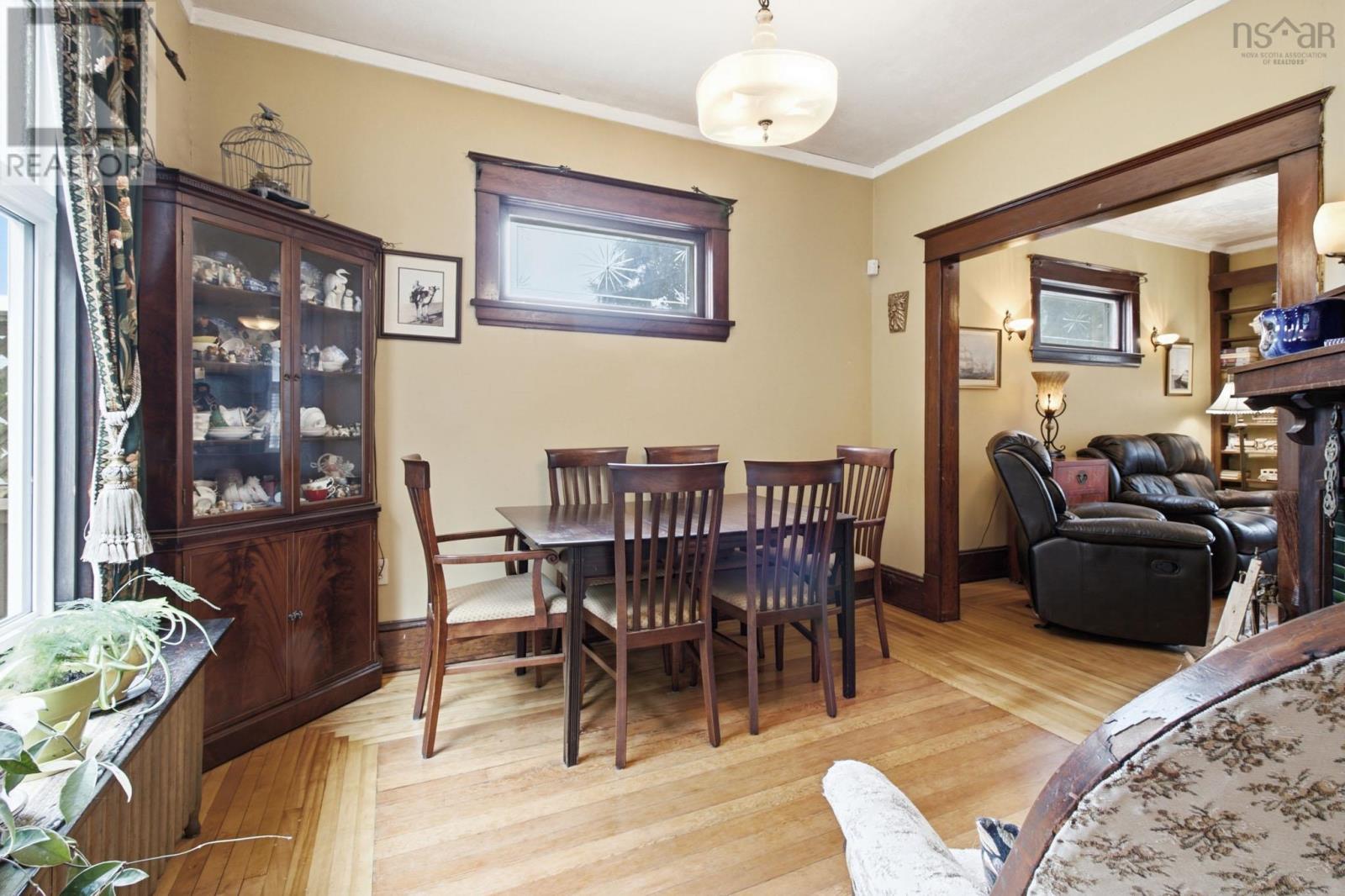 6235 Seaforth Street photo 11